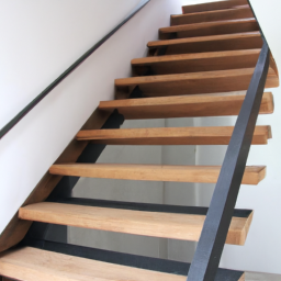 Construire un Escalier de Secours Conforme aux Normes Grasse